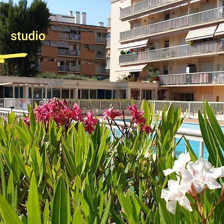 Apartmán Les Caroubiers Roquebrune-Cap-Martin Exteriér fotografie