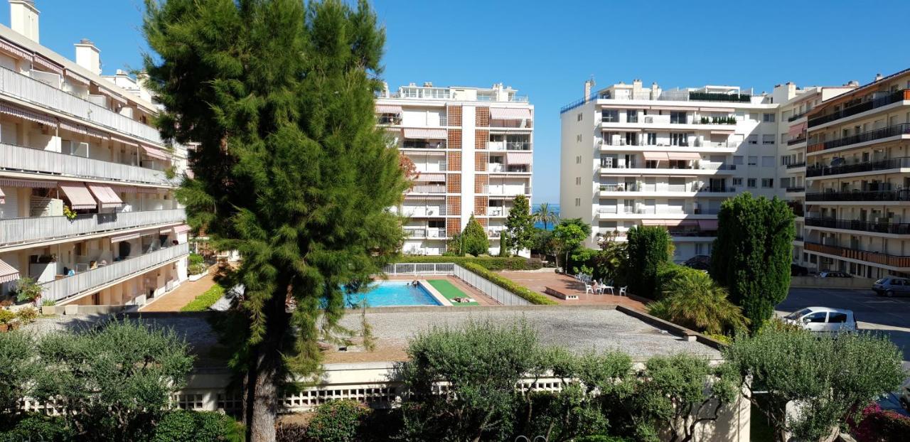 Apartmán Les Caroubiers Roquebrune-Cap-Martin Exteriér fotografie